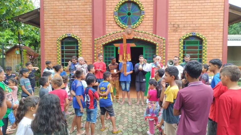 Apresentação da Via Sacra com jovens do Oratório São Tiago